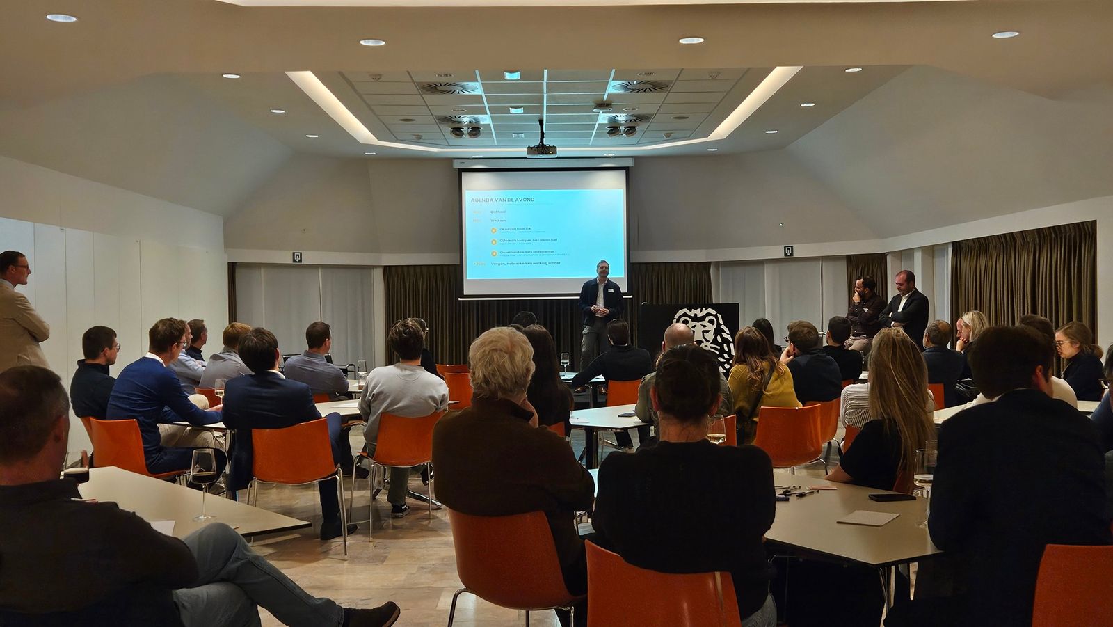 David Fonteyn spreekt op een ondernemersavond